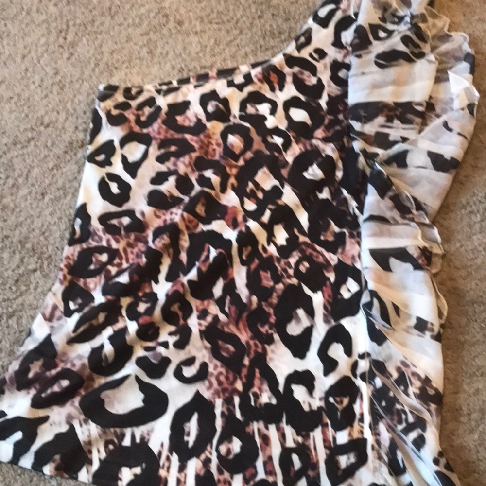 Black and brown top with kiss on it